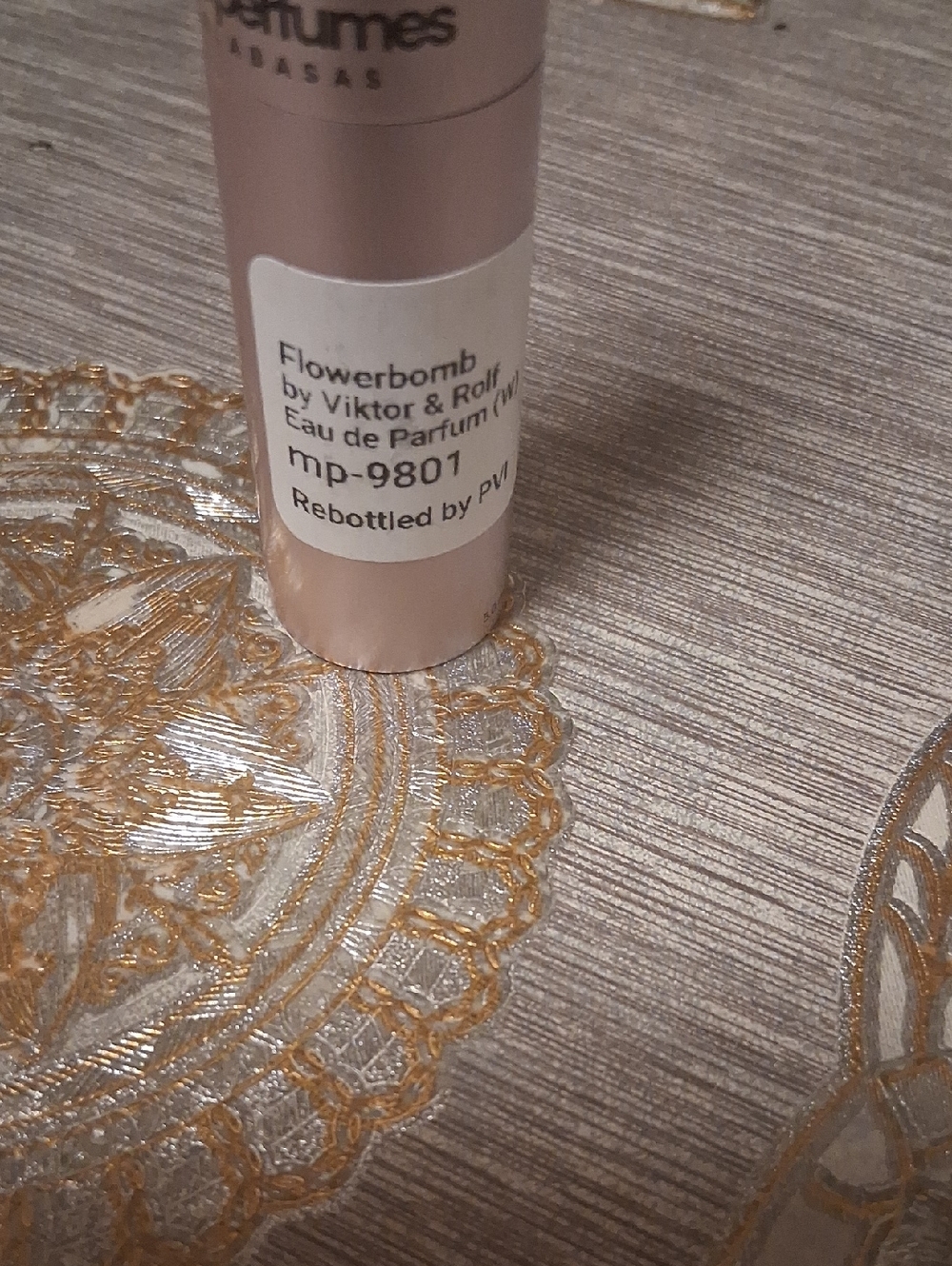 Viktor & Rolf Flowerbomb Mini Spray — Parfum - Picture 3 of 3